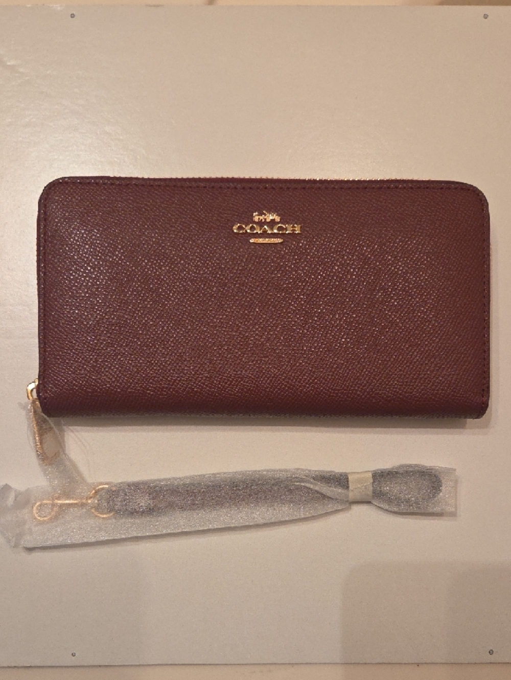 Coach Saffiano Zip Wallet in Burgundy with Gold Hardware - Picture 2 of 4